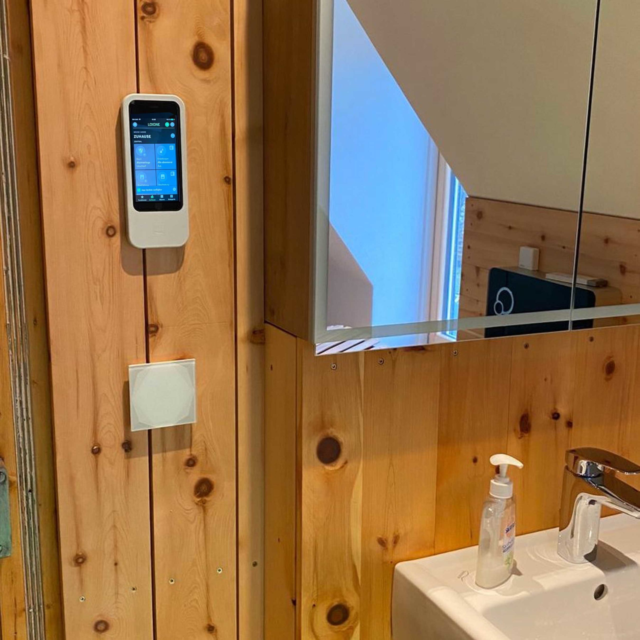 Smart Home neue Wallmount für iPhone Loxone
